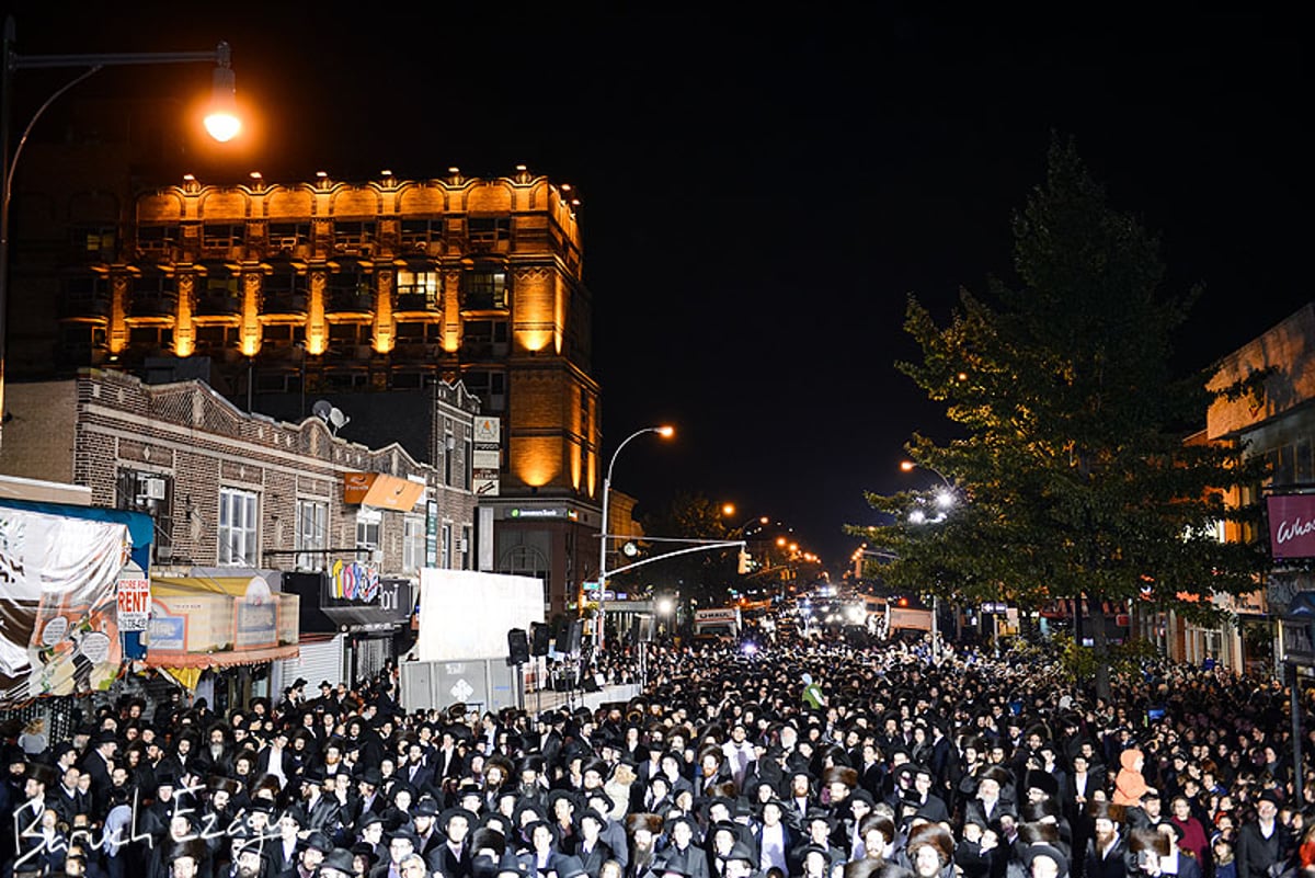 שמחת בית השואבה בבורו פארק: אברהם פריד ופעלולן • תמונות