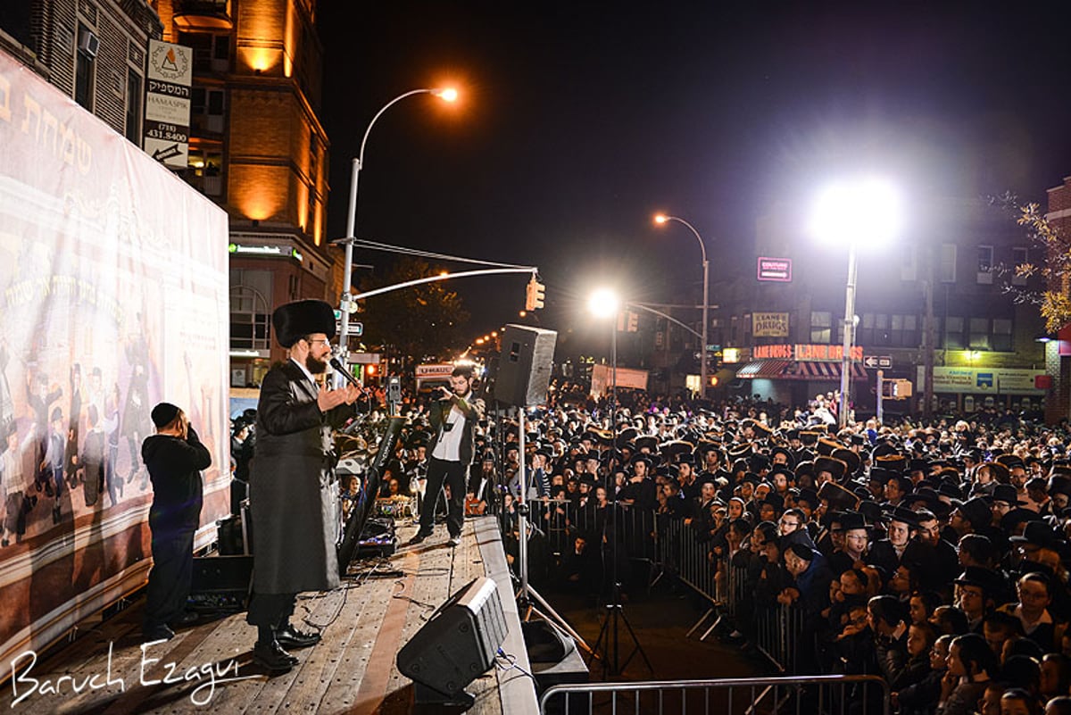 שמחת בית השואבה בבורו פארק: אברהם פריד ופעלולן • תמונות