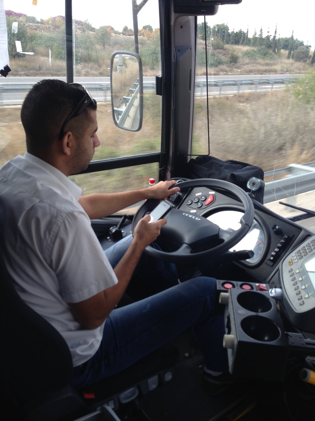 נהג "נתיב אקספרס" מסכן עשרות נוסעים חרדים • צפו