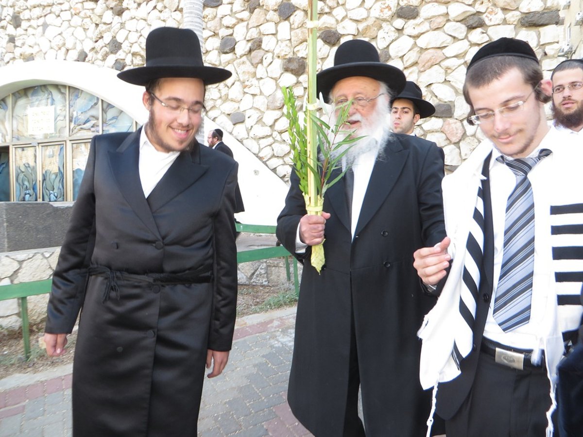 תיעוד ענק: חג הסוכות בישיבת פוניבז'