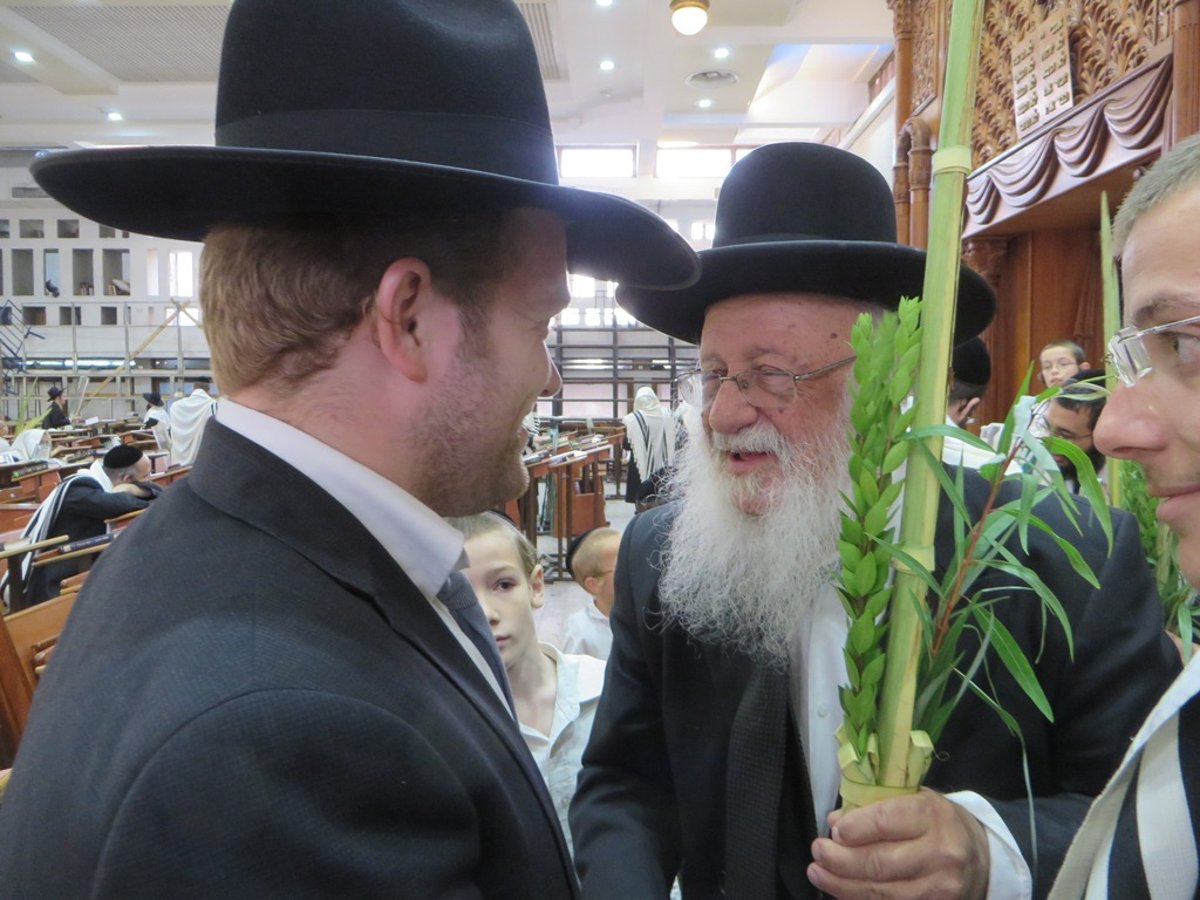 תיעוד ענק: חג הסוכות בישיבת פוניבז'