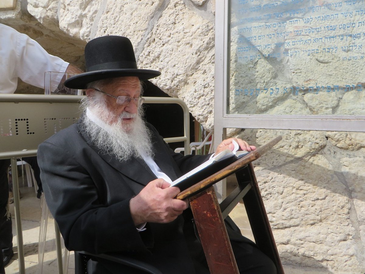 תיעוד ענק: חג הסוכות בישיבת פוניבז'