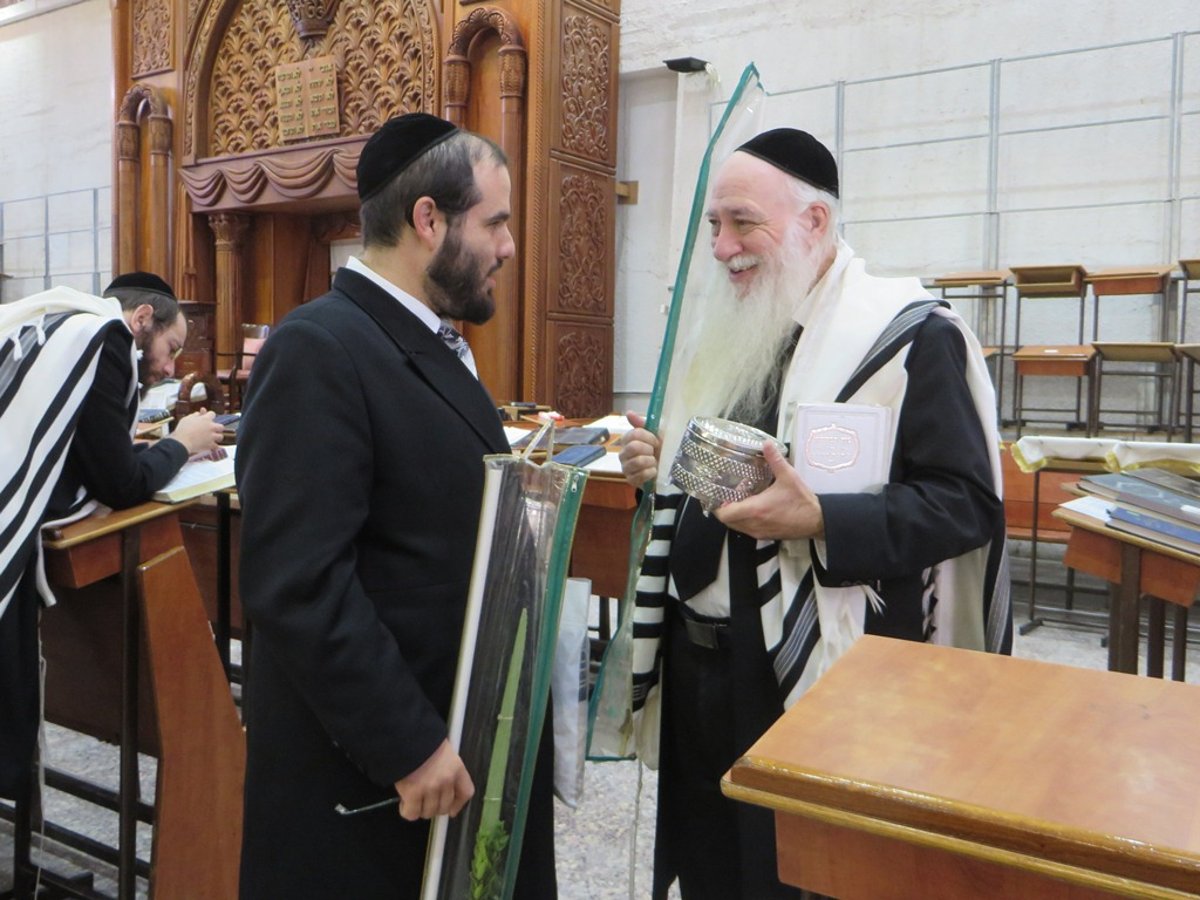 תיעוד ענק: חג הסוכות בישיבת פוניבז'