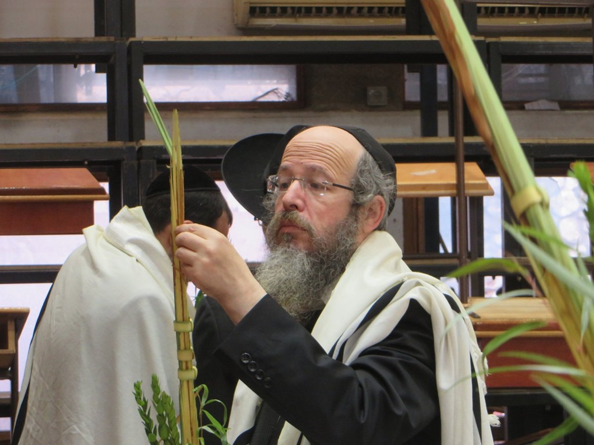 תיעוד ענק: חג הסוכות בישיבת פוניבז'