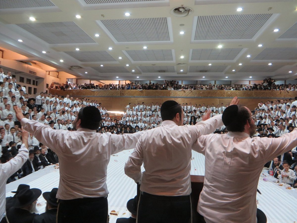 תיעוד ענק: חג הסוכות בישיבת פוניבז'