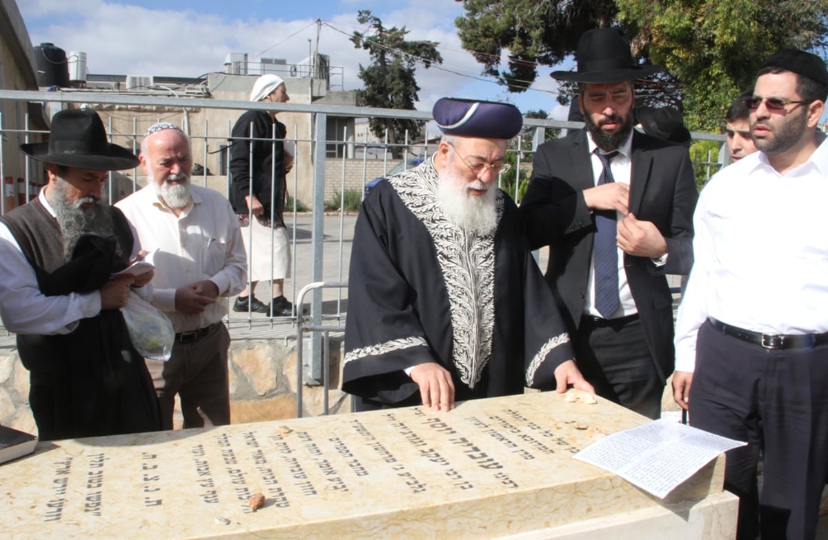 תיעוד: הרב שלמה עמאר בציון מרן הגר"ע יוסף והגר"ש משאש