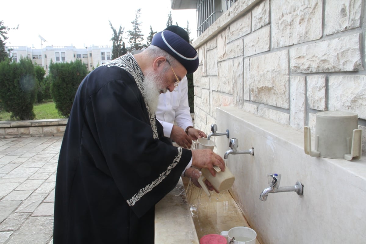 תיעוד: הרב שלמה עמאר בציון מרן הגר"ע יוסף והגר"ש משאש