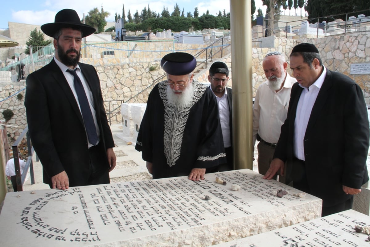 תיעוד: הרב שלמה עמאר בציון מרן הגר"ע יוסף והגר"ש משאש