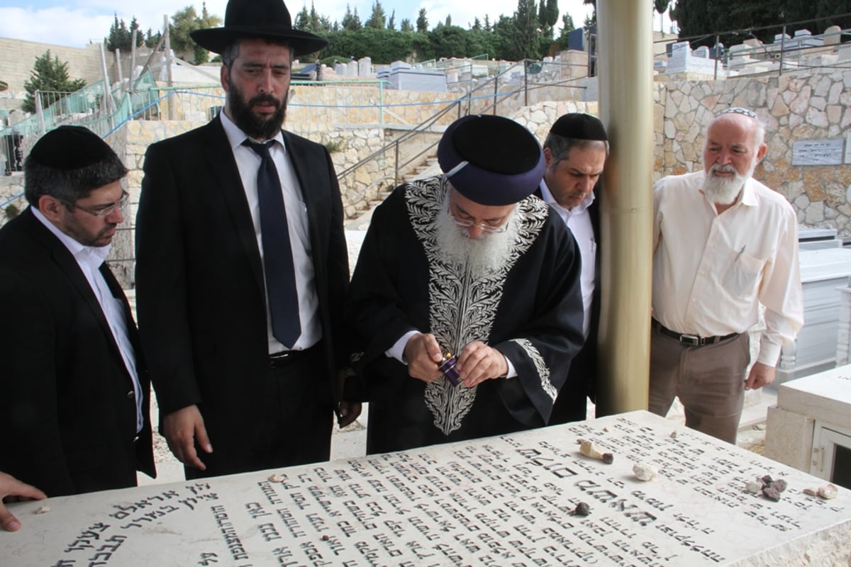 תיעוד: הרב שלמה עמאר בציון מרן הגר"ע יוסף והגר"ש משאש