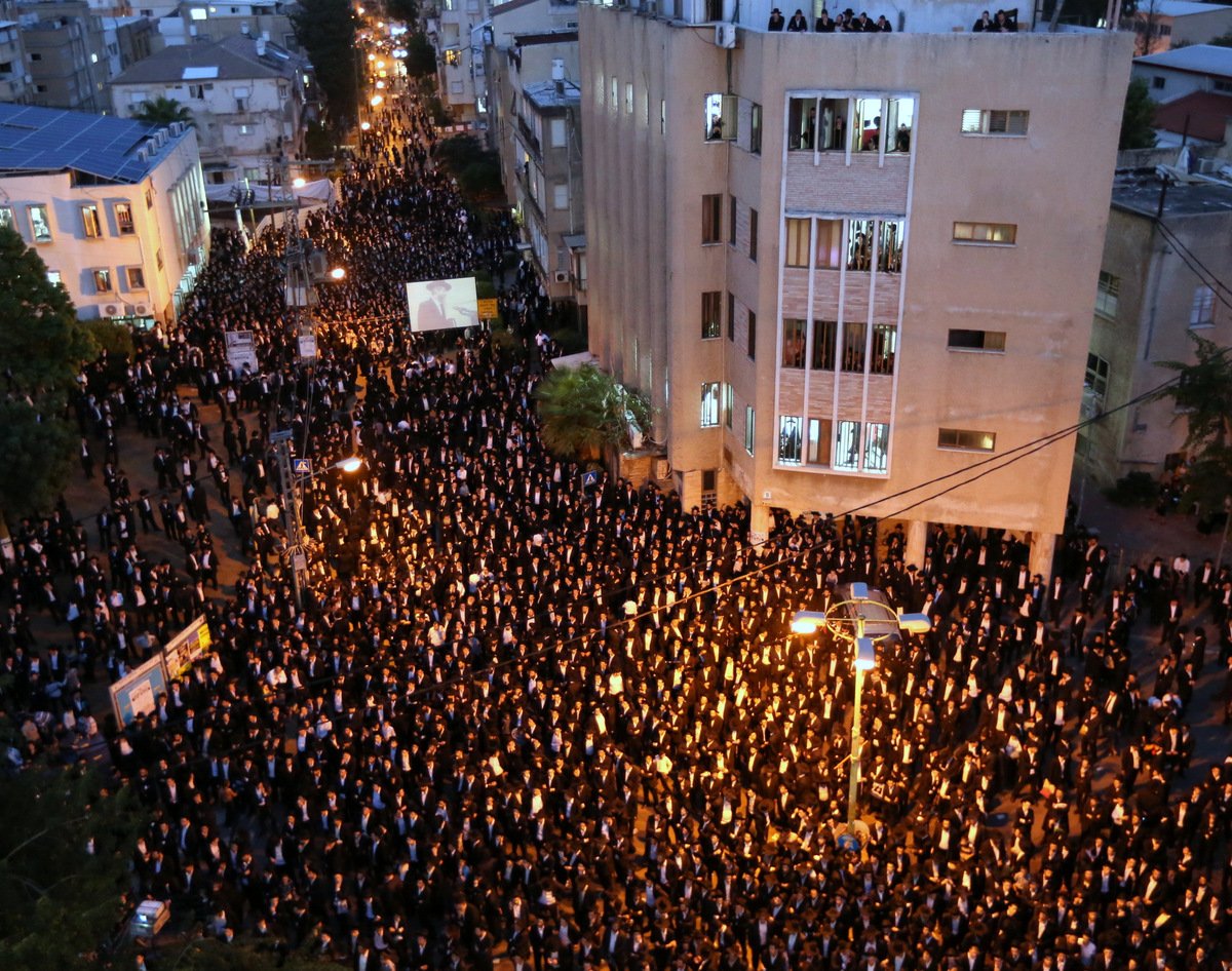 "רב'ה בחיידר שואל ילד קטן 'מה שלומך עציצון?'" • תיעוד