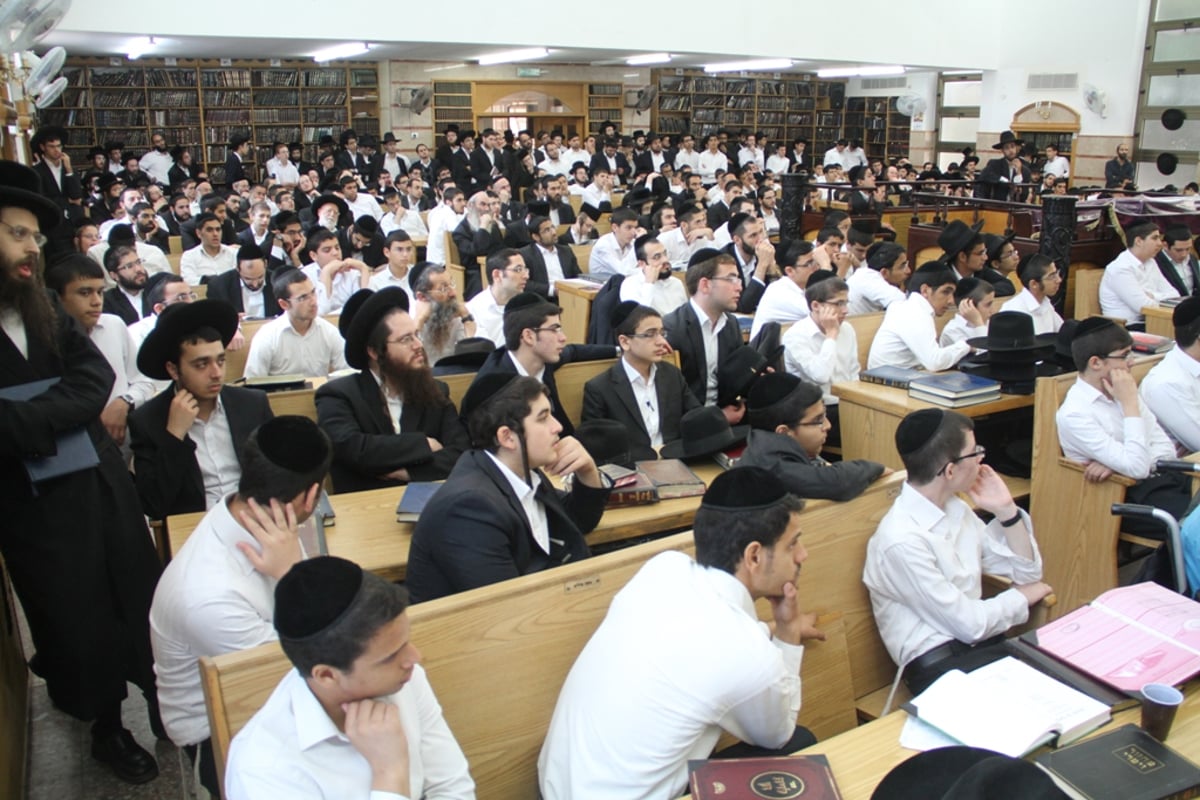 הגר"ד יוסף נעל את ישיבת בין הזמנים • תיעוד