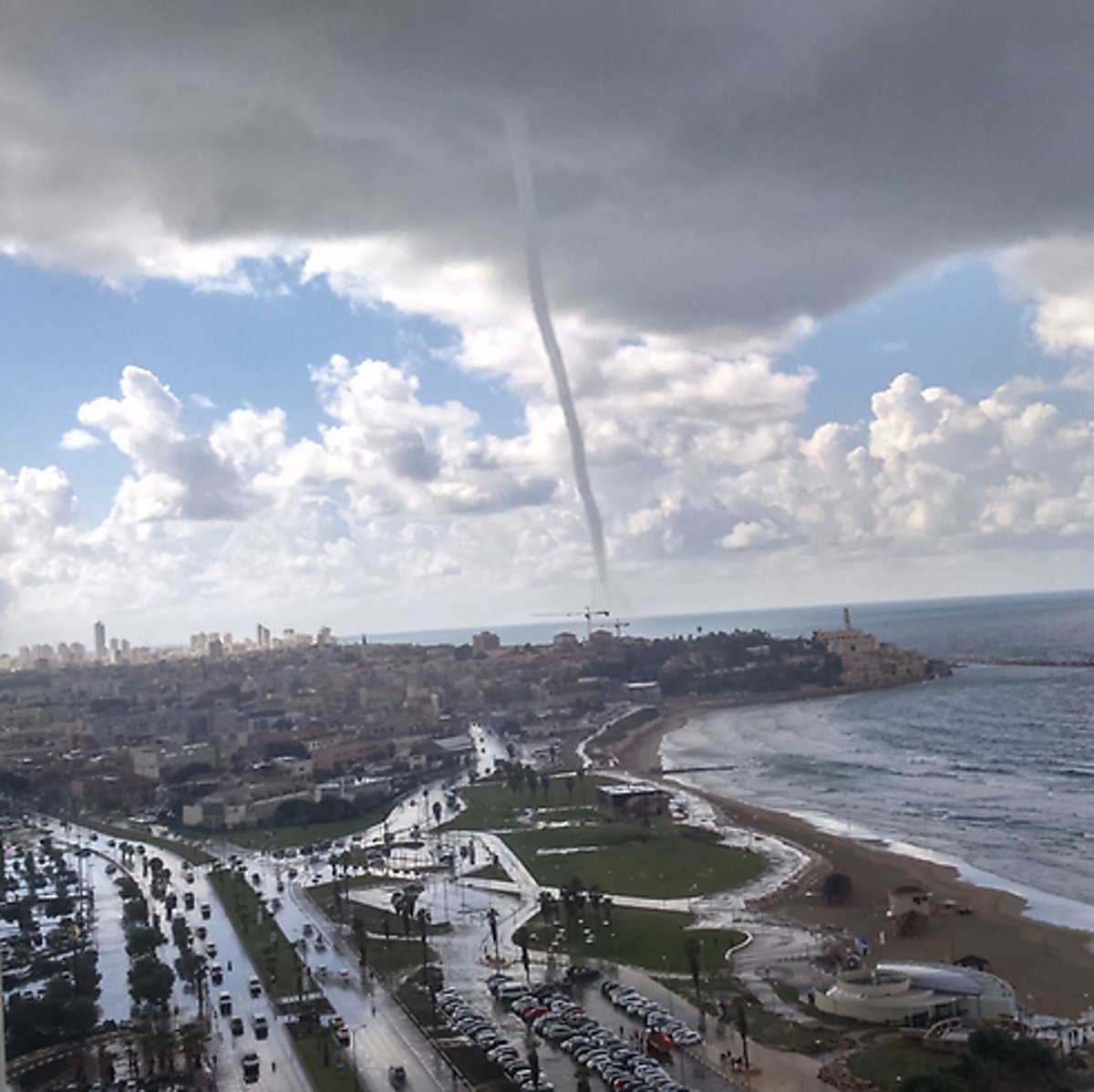 תיעוד מרהיב: עמוד ענן בתל אביב