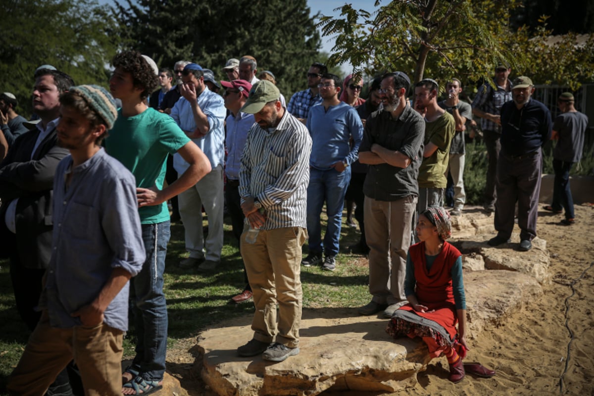 המונים ליוו את דליה למקוס הי"ד בדרכה האחרונה