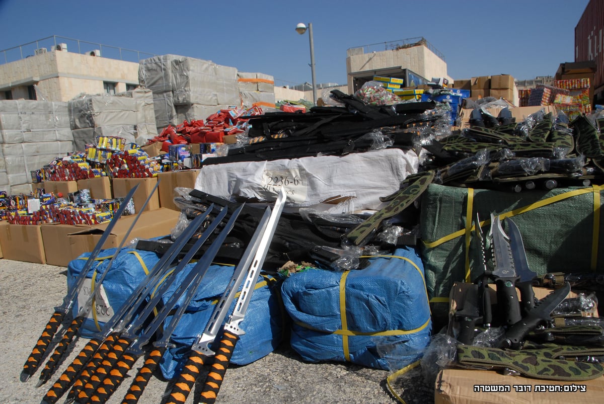 תיעוד: אלפי זיקוקים ואמצעי לחימה שיועדו לירושלים נתפסו, חמישה נעצרו