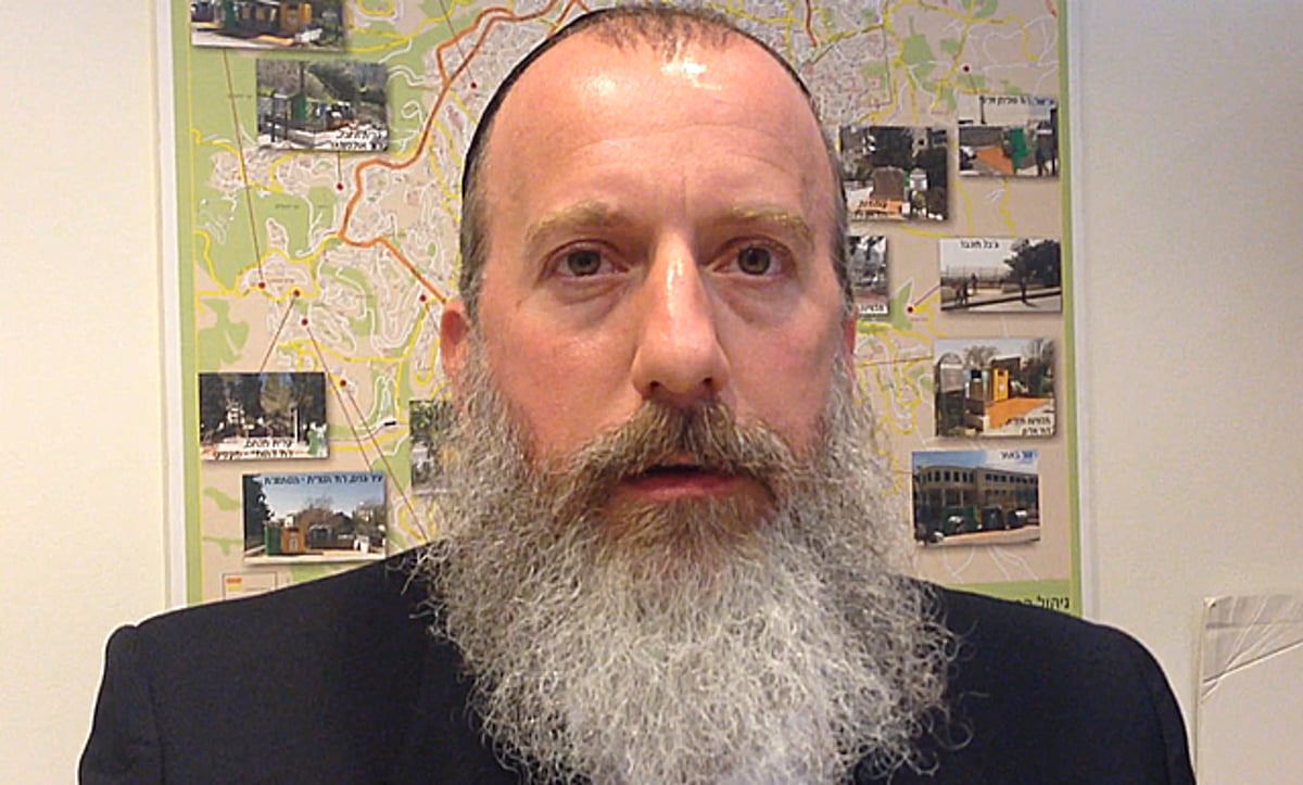 התגייס לעזור. יוסי דייטש