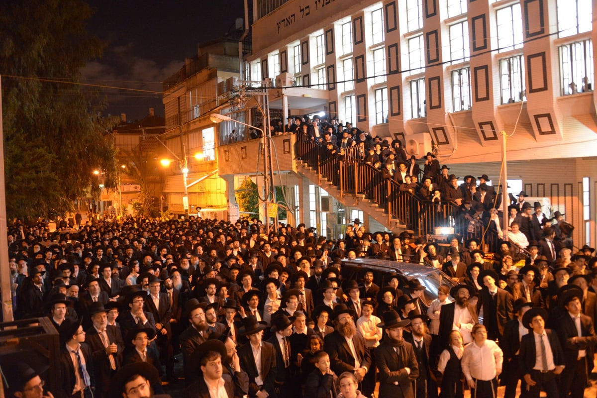 אלפים בעצרת מספד לזכר קדושי הטבח בבית הכנסת • גלריה