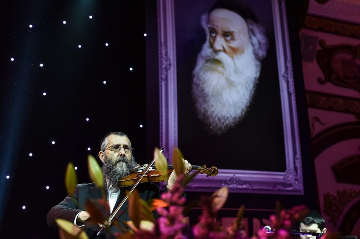 רוסיה: מאות ציינו את "חג הגאולה" • גלריה