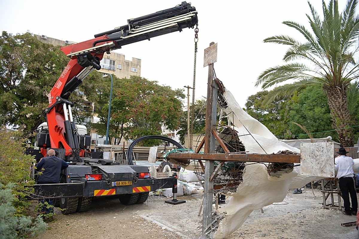 חנוכיית בטון ענקית הוצבה בעיר רחובות • צפו