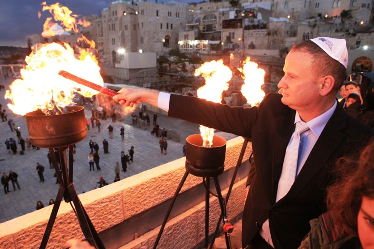 צפו: הרב הראשי, לבני והרצוג הדליקו נרות חנוכה בכותל