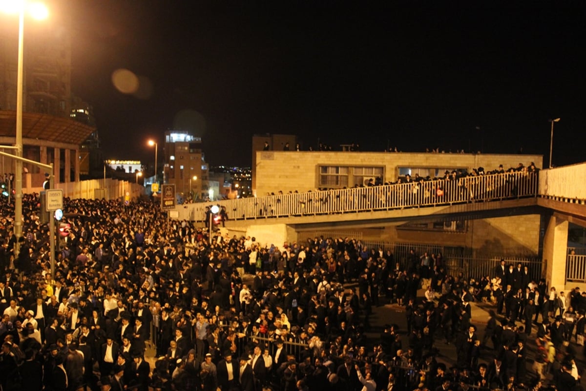 מזרחיים בהלווית הגר"ע יוסף, תמונת ארכיון