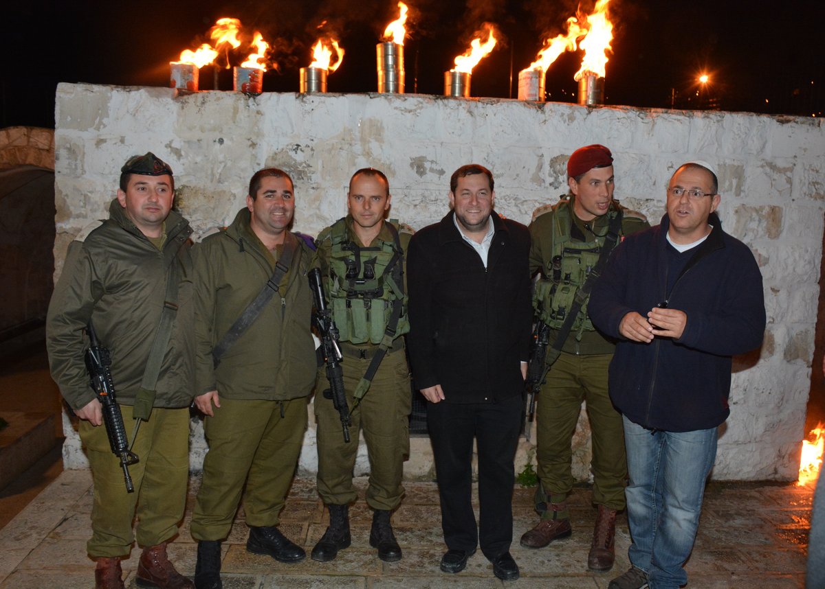 חנוכה בקבר יוסף: מתפללים נכנסו וגילו ונדליזם