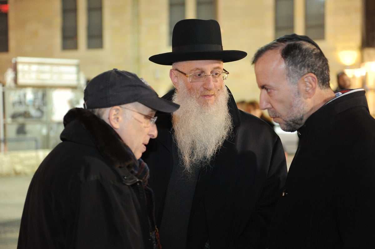 ליפא שמלצר הרקיד את כיכר ציון • צפו בוידאו