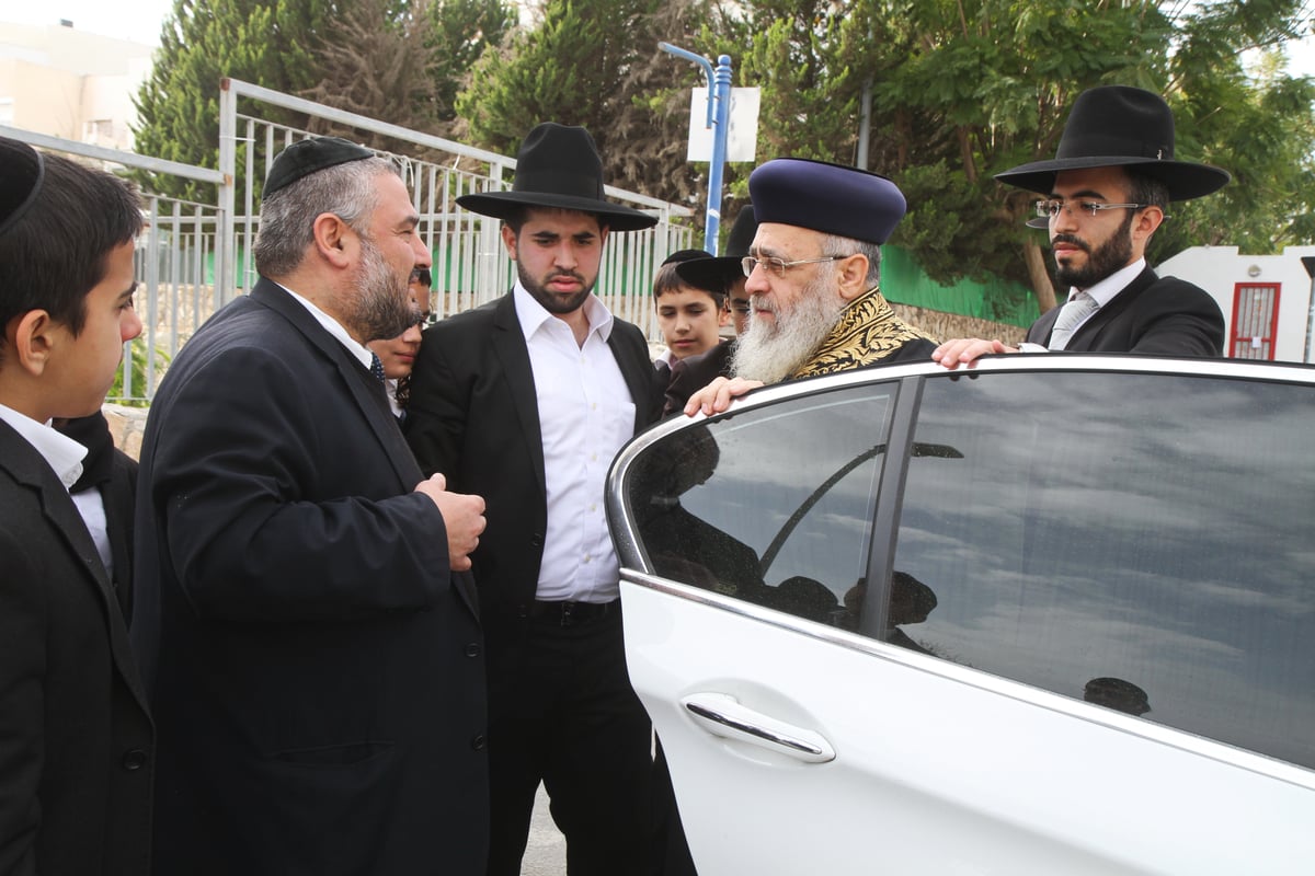 הראשל"צ הרב יצחק יוסף למשה אבוטבול: "תלמד מהאשכנזים" • צפו