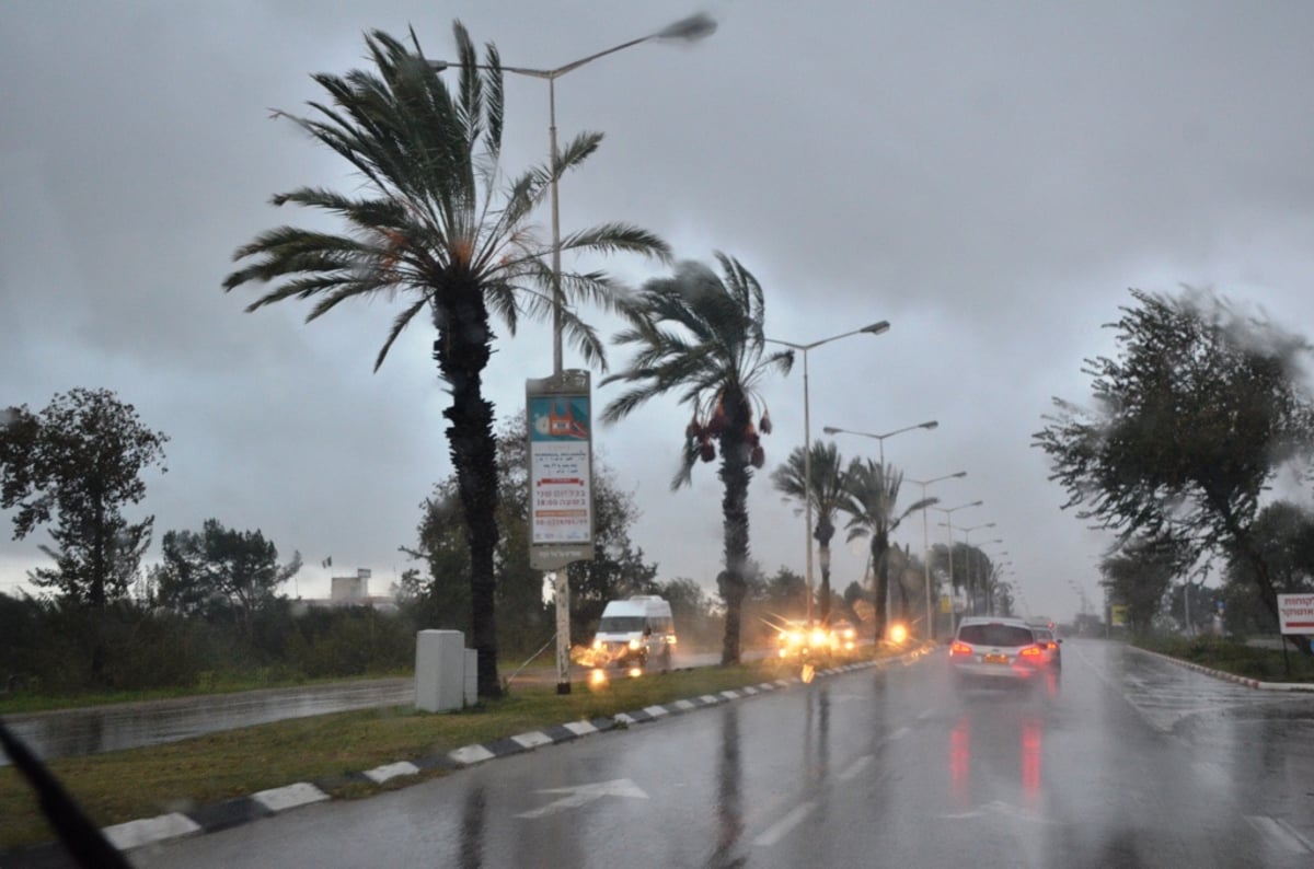 מראות הסערה הגדולה: כך היא נראתה בחוף הים באשדוד