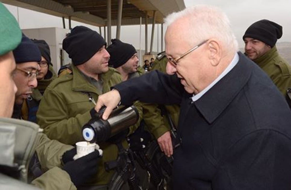 צפו: הנשיא ראובן ריבלין מבקר את לוחמי מג"ב בקור העז