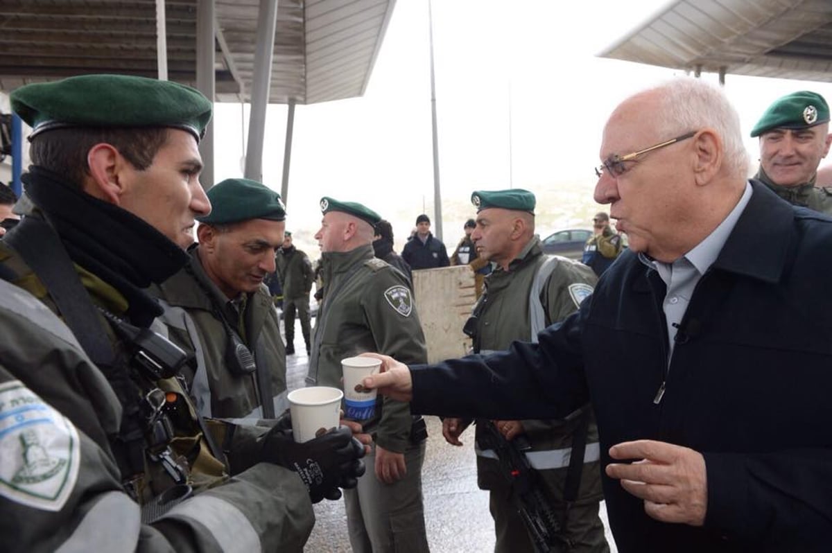 צפו: הנשיא ראובן ריבלין מבקר את לוחמי מג"ב בקור העז