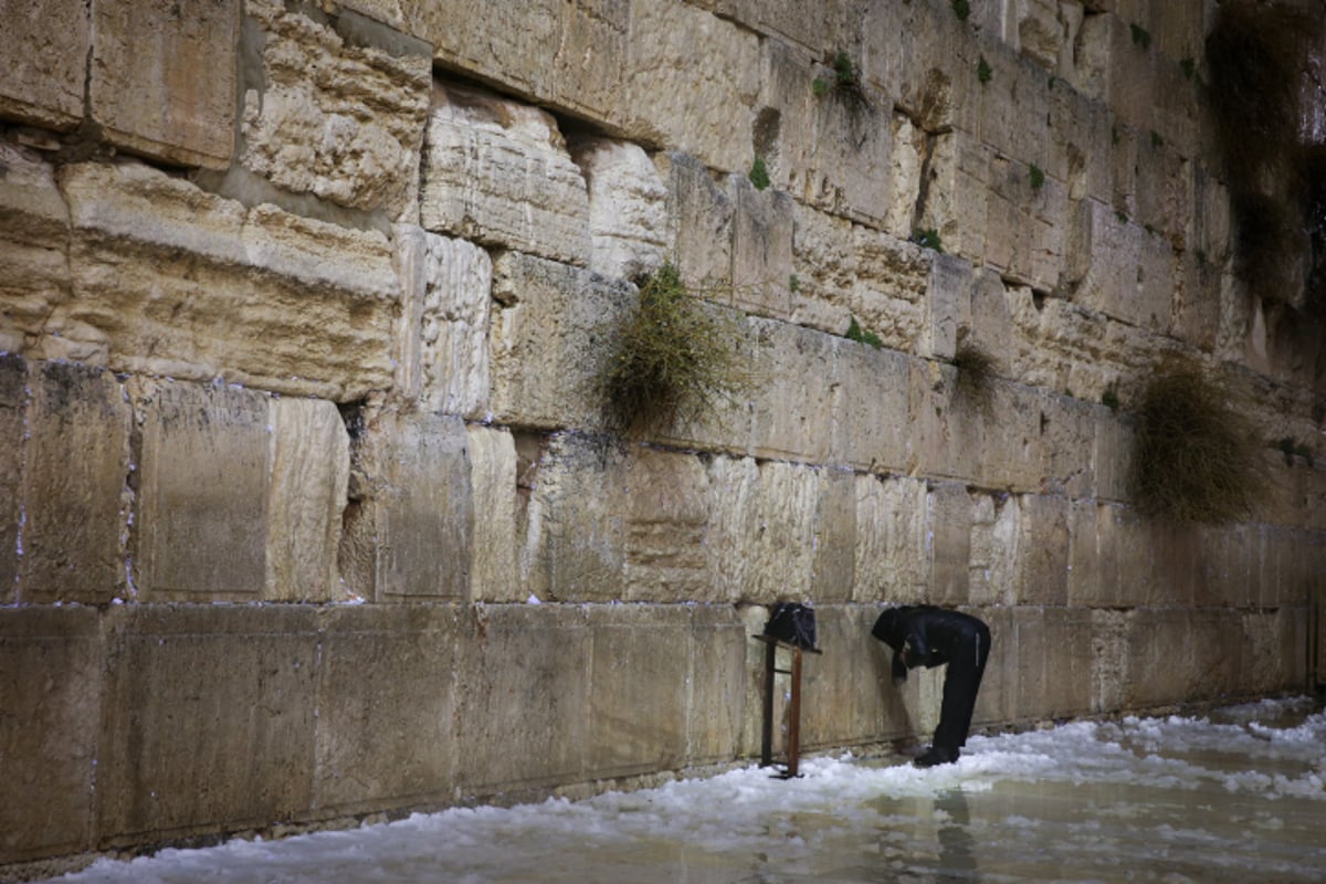 גלריה מרהיבה: הכותל המערבי מושלג