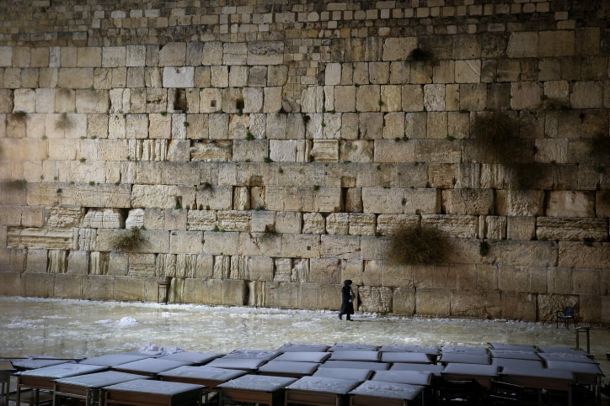 גלריה מרהיבה: הכותל המערבי מושלג