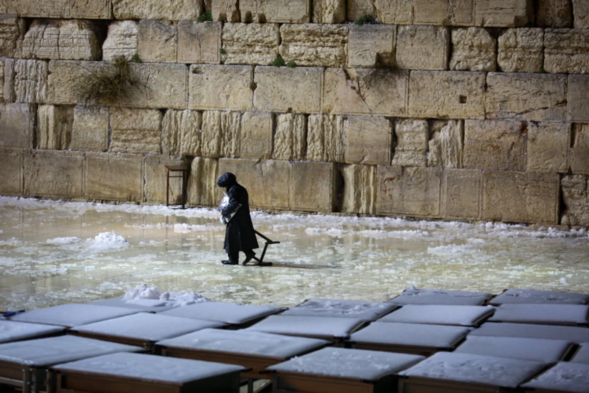 גלריה מרהיבה: הכותל המערבי מושלג