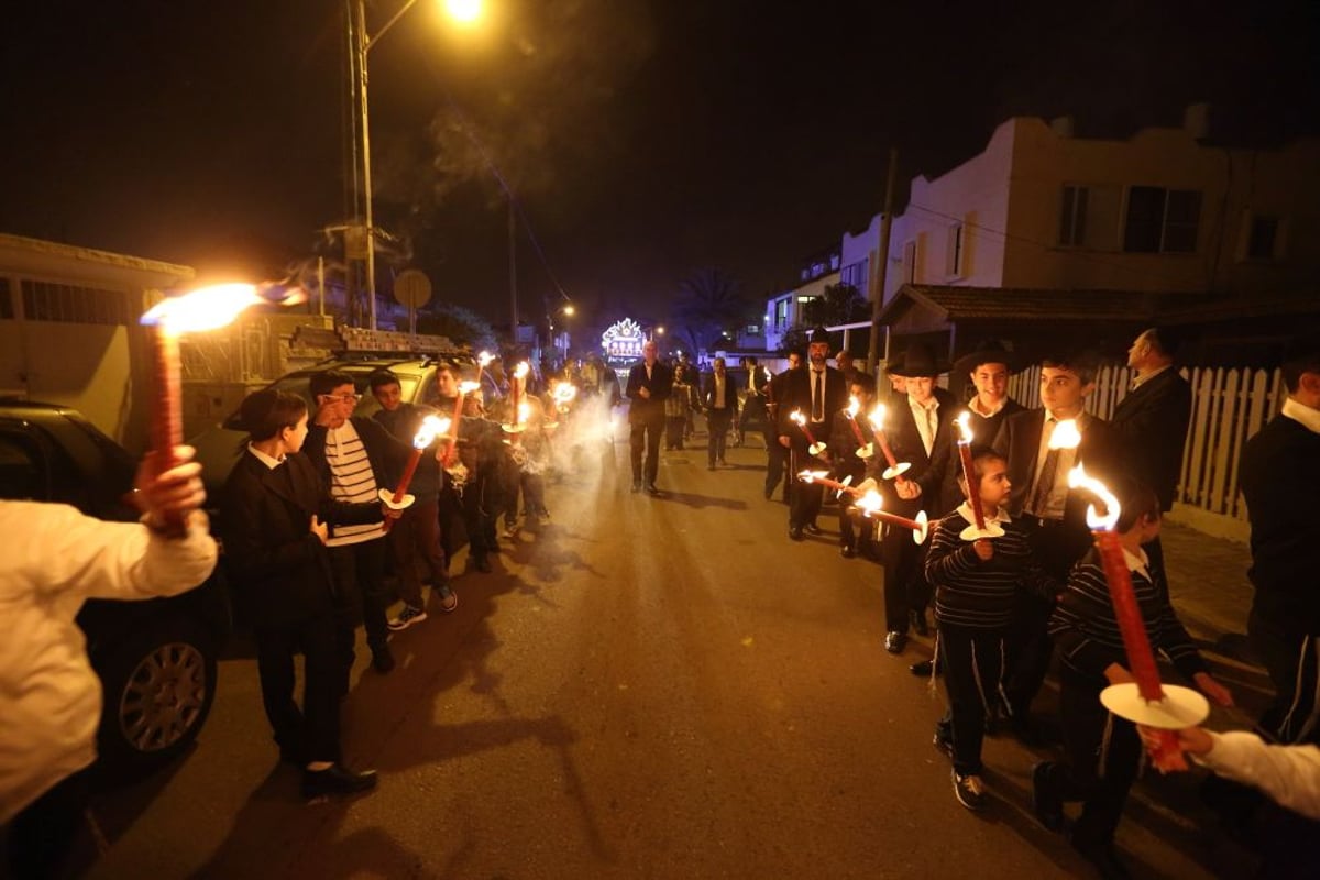 גלריה: הכנסת ספר תורה לישיבת "כנסת מאיר"