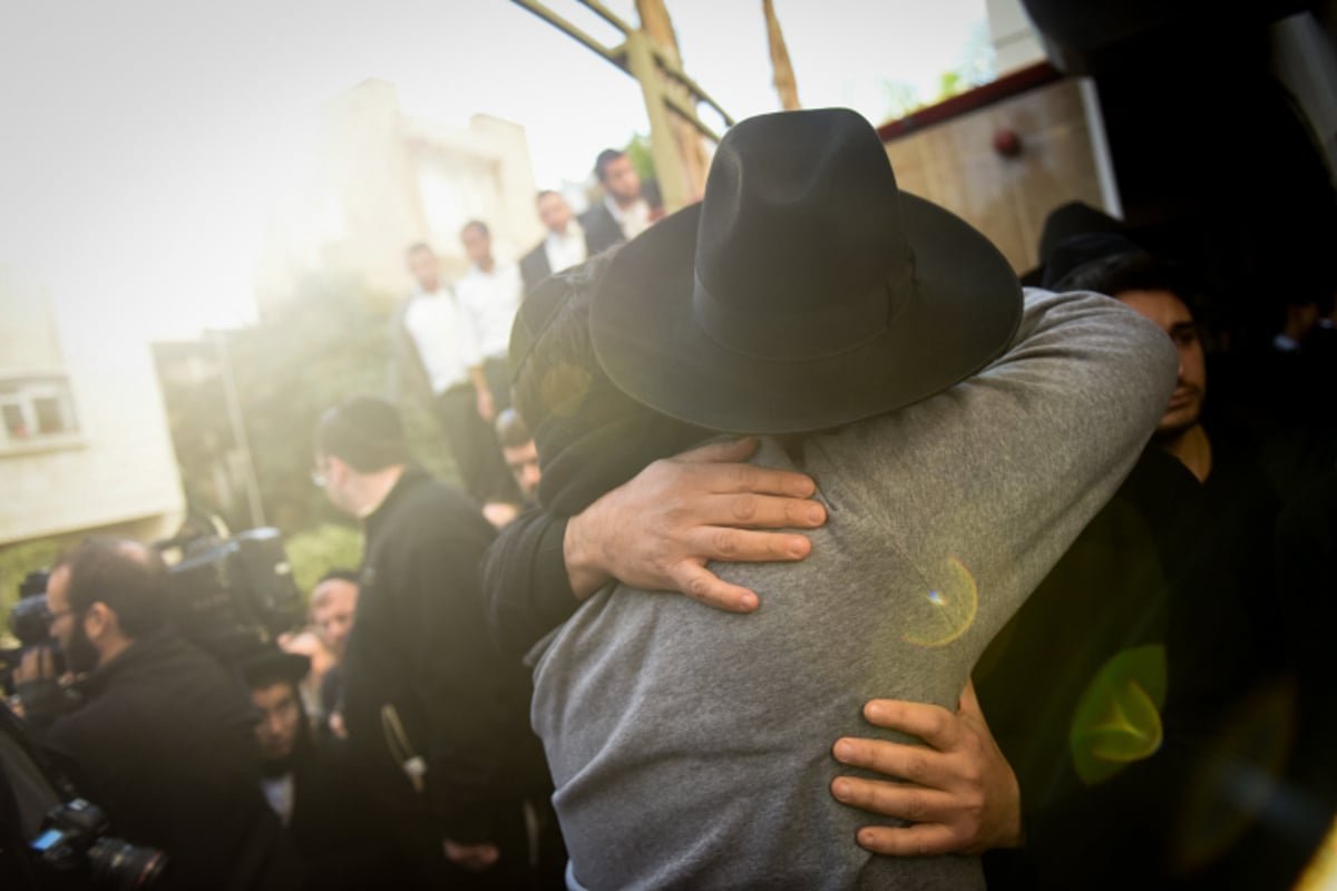 מאות בהלווית הקדוש יואב חטב הי"ד שנרצח בצרפת