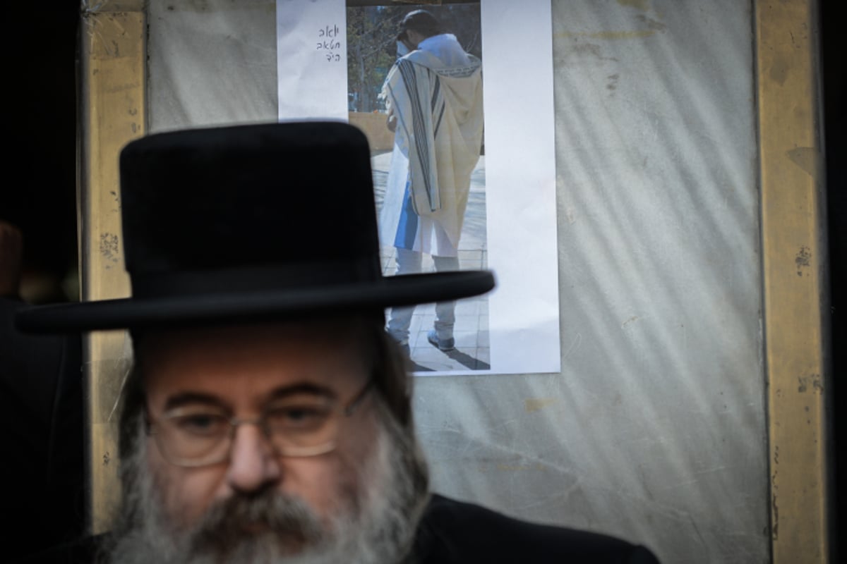 מאות בהלווית הקדוש יואב חטב הי"ד שנרצח בצרפת