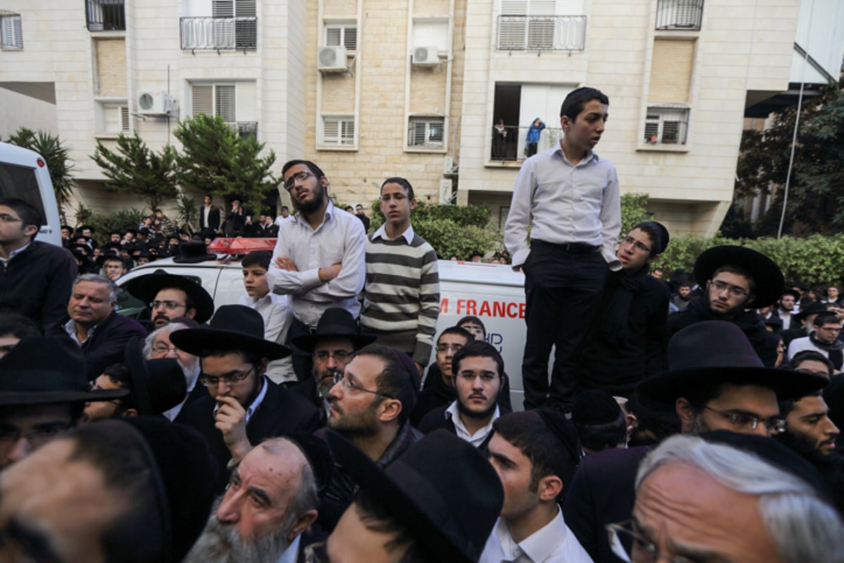 מאות בהלווית הקדוש יואב חטב הי"ד שנרצח בצרפת