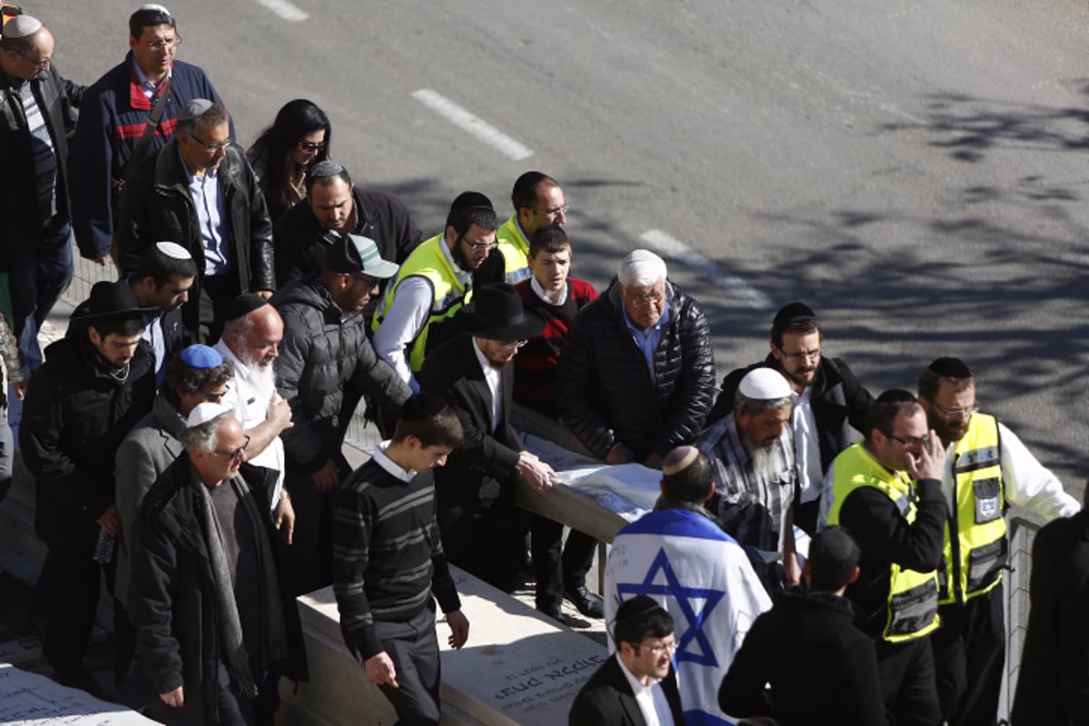 תיעוד דומע: ארבעת הקדושים הובאו למנוחות