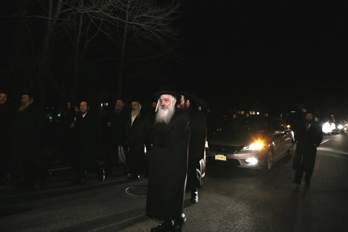 תיעוד ממונסי: הלווית האדמו"ר מזאלטשוב זצ"ל