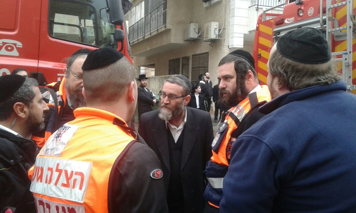 תיעוד: שריפה פרצה בדירה בבני ברק