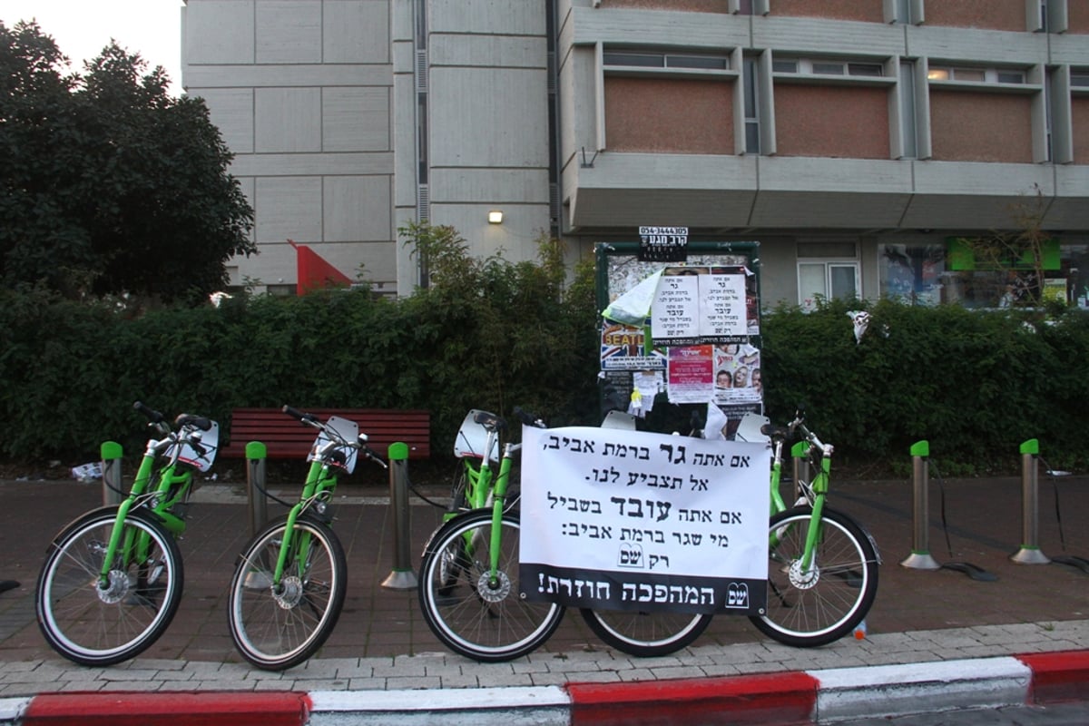 עד הבית: ש"ס הציבה את קמפיין 'השקופים' מול ביתו של יאיר לפיד