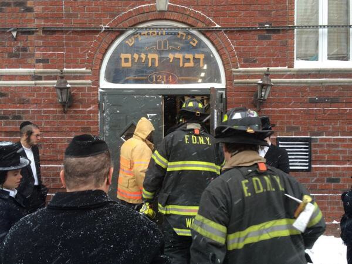 בורו פארק: גז דלף באמצע שחרית, מתפללים התעלפו