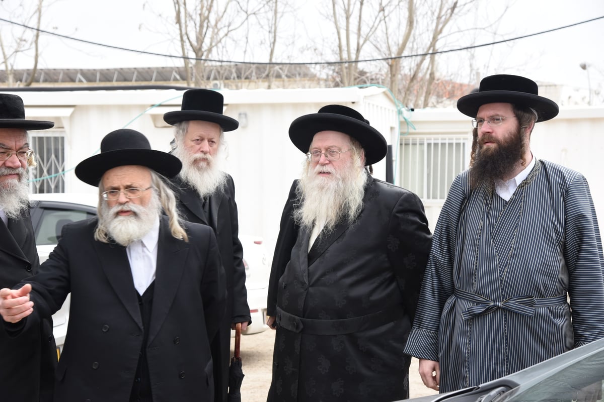 רבני 'העדה החרדית' סיירו במתחם שנלר • תמונות