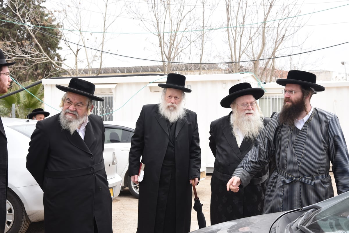 רבני 'העדה החרדית' סיירו במתחם שנלר • תמונות