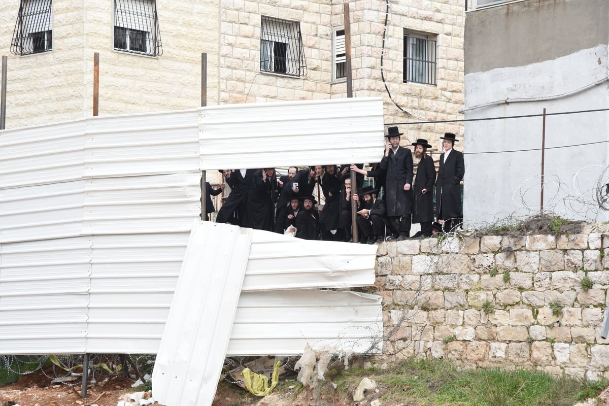 רבני 'העדה החרדית' סיירו במתחם שנלר • תמונות