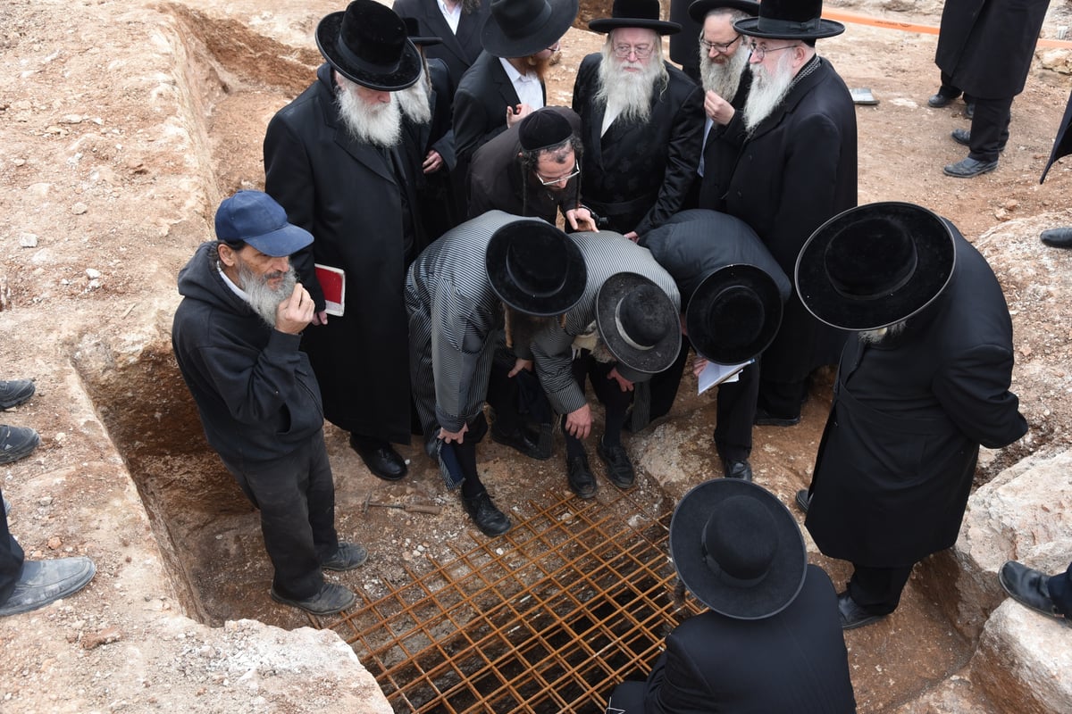 רבני 'העדה החרדית' סיירו במתחם שנלר • תמונות