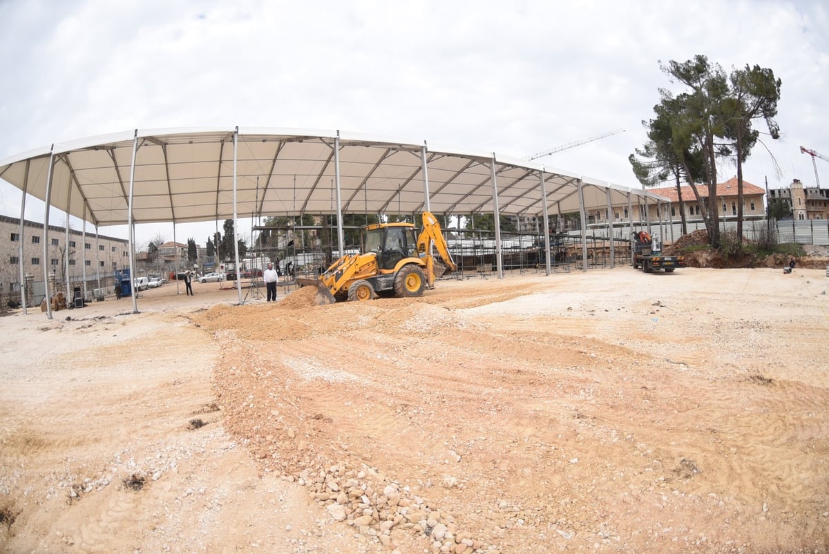 תיעוד: ההכנות להגעת האדמו"ר מבאבוב