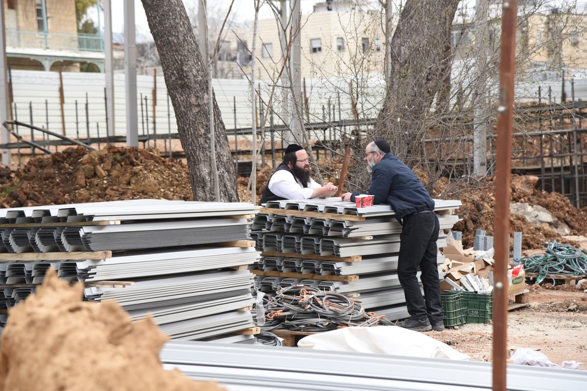 תיעוד: ההכנות להגעת האדמו"ר מבאבוב