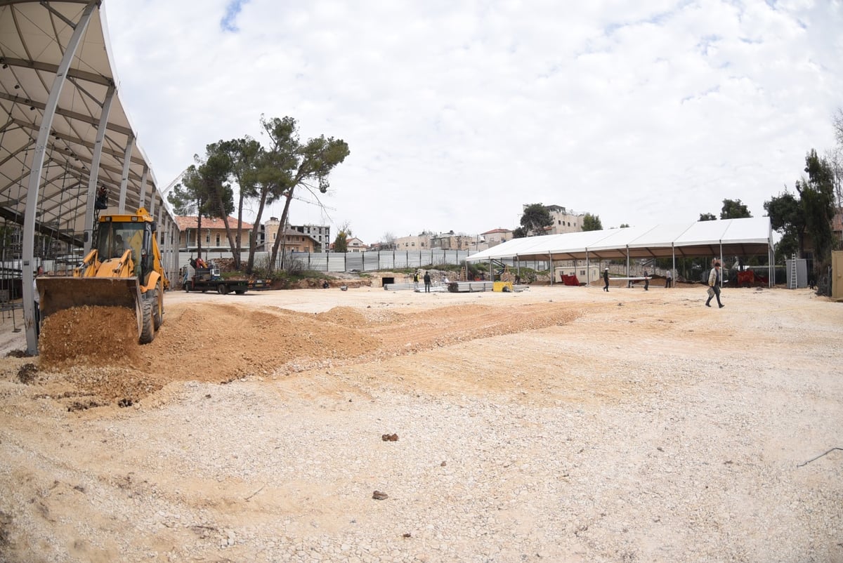 תיעוד: ההכנות להגעת האדמו"ר מבאבוב