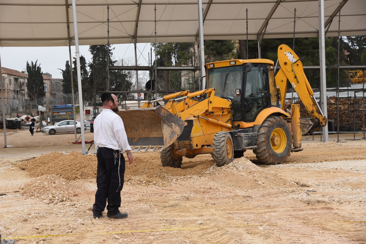 תיעוד: ההכנות להגעת האדמו"ר מבאבוב